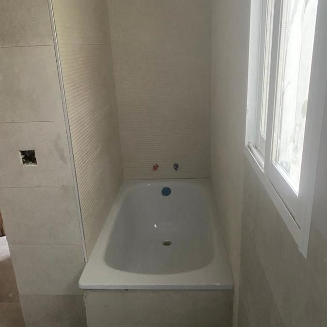 Reforma de baños, creación de nuevo baño con fontanería y electricidad.